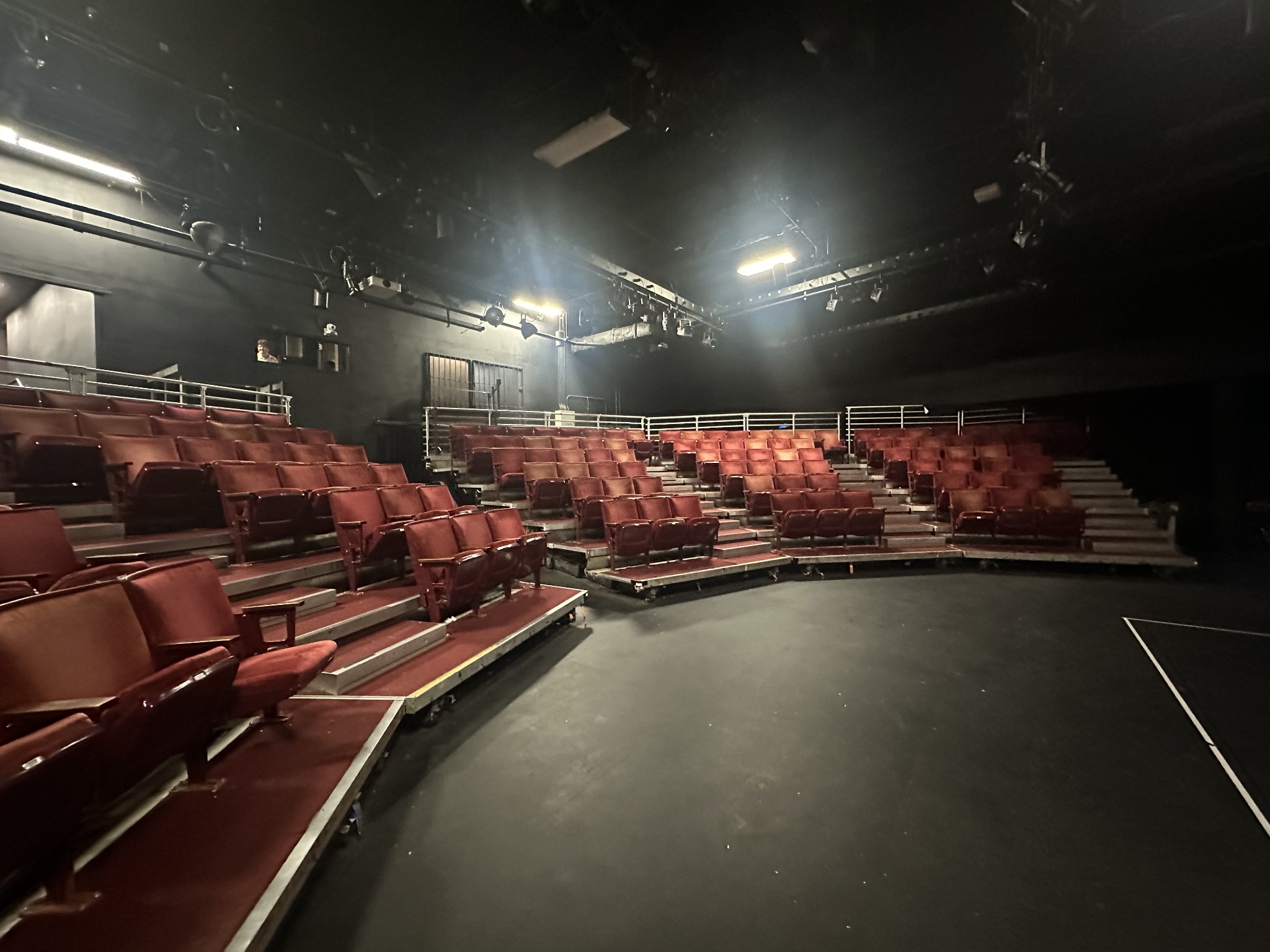 Interior del teatro visto desde un costado